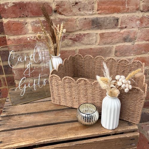 Scallop card basket